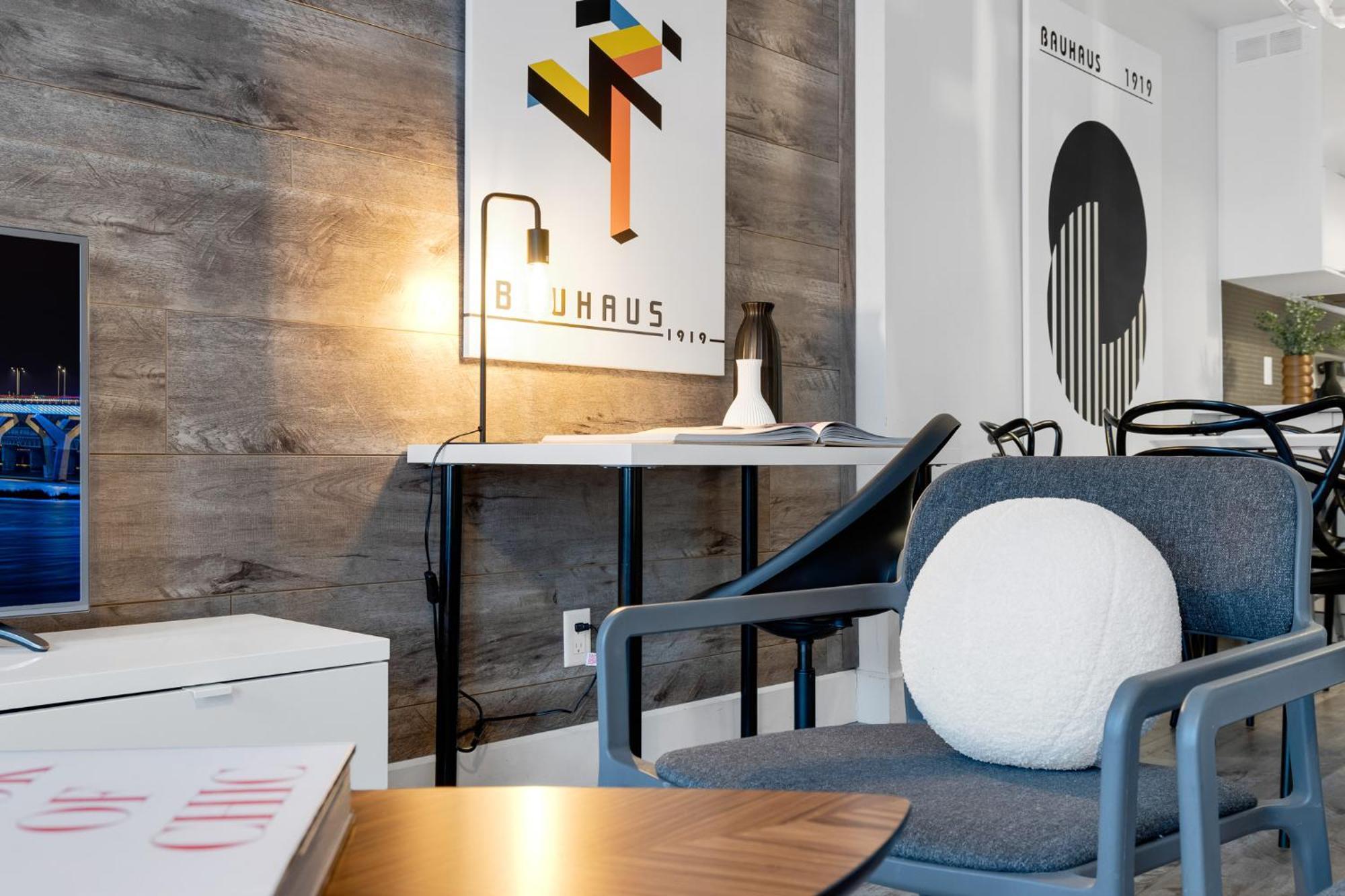 Liv Mtl Urban Aparthotel Монреал Екстериор снимка