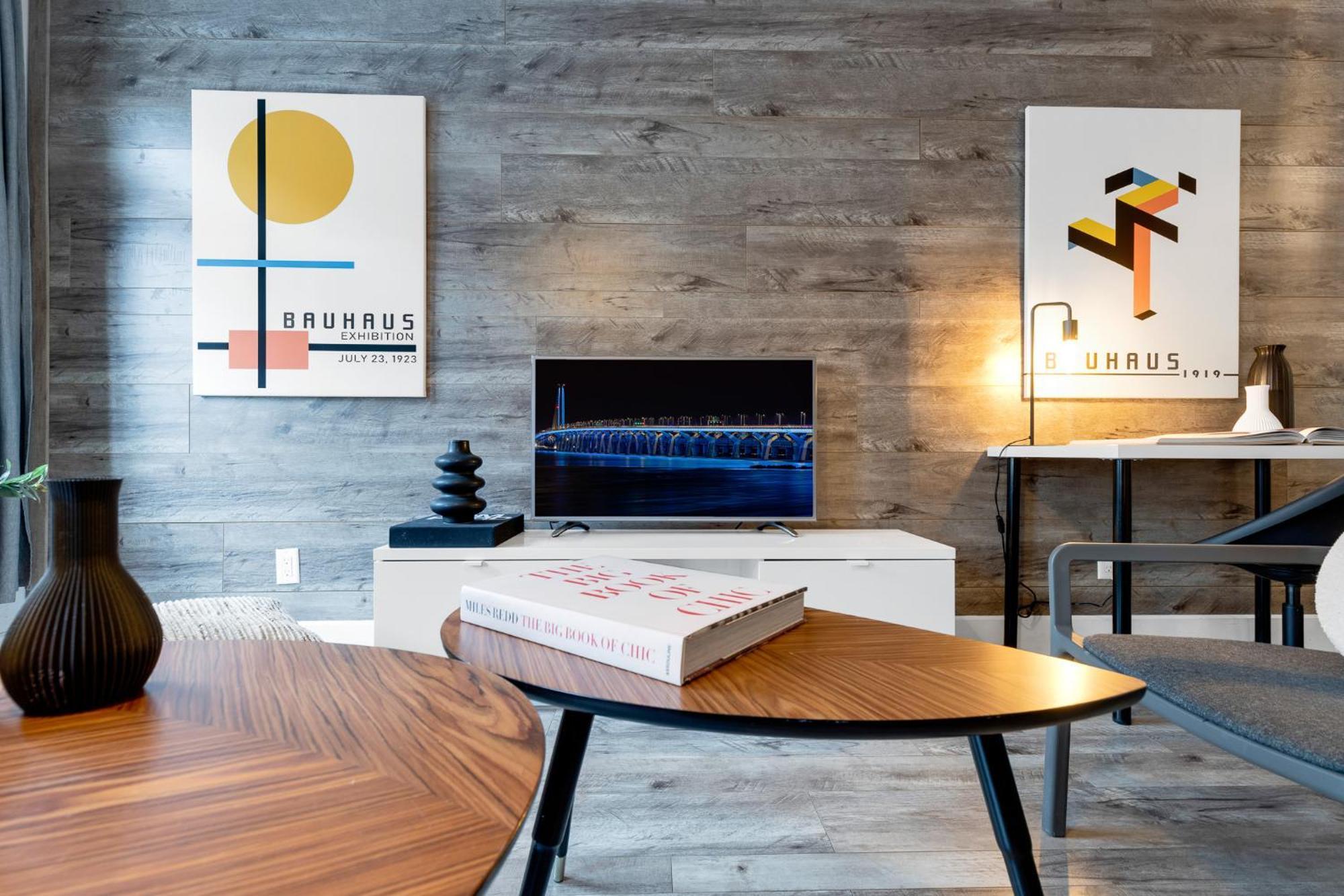 Liv Mtl Urban Aparthotel Монреал Екстериор снимка