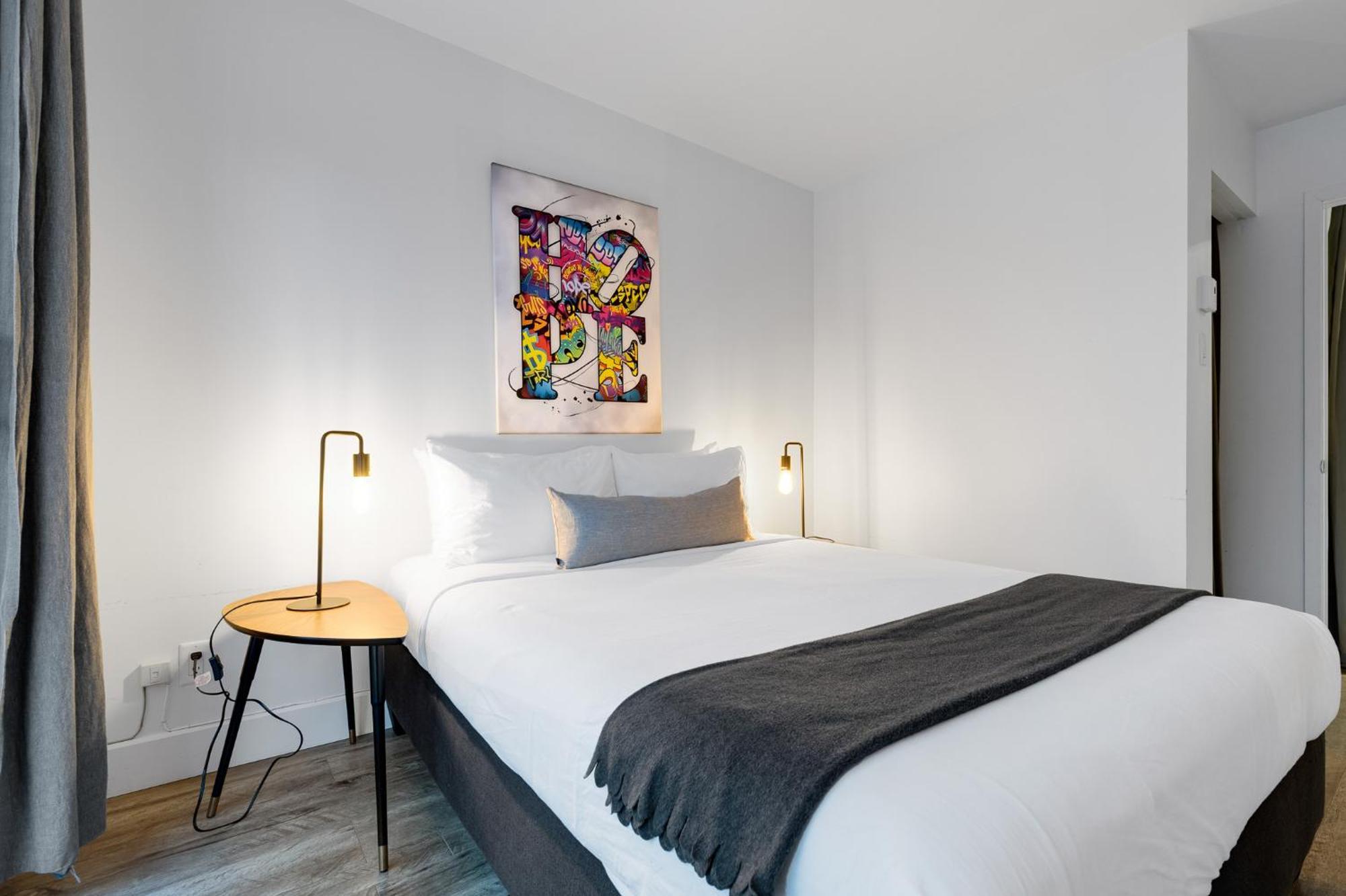 Liv Mtl Urban Aparthotel Монреал Екстериор снимка