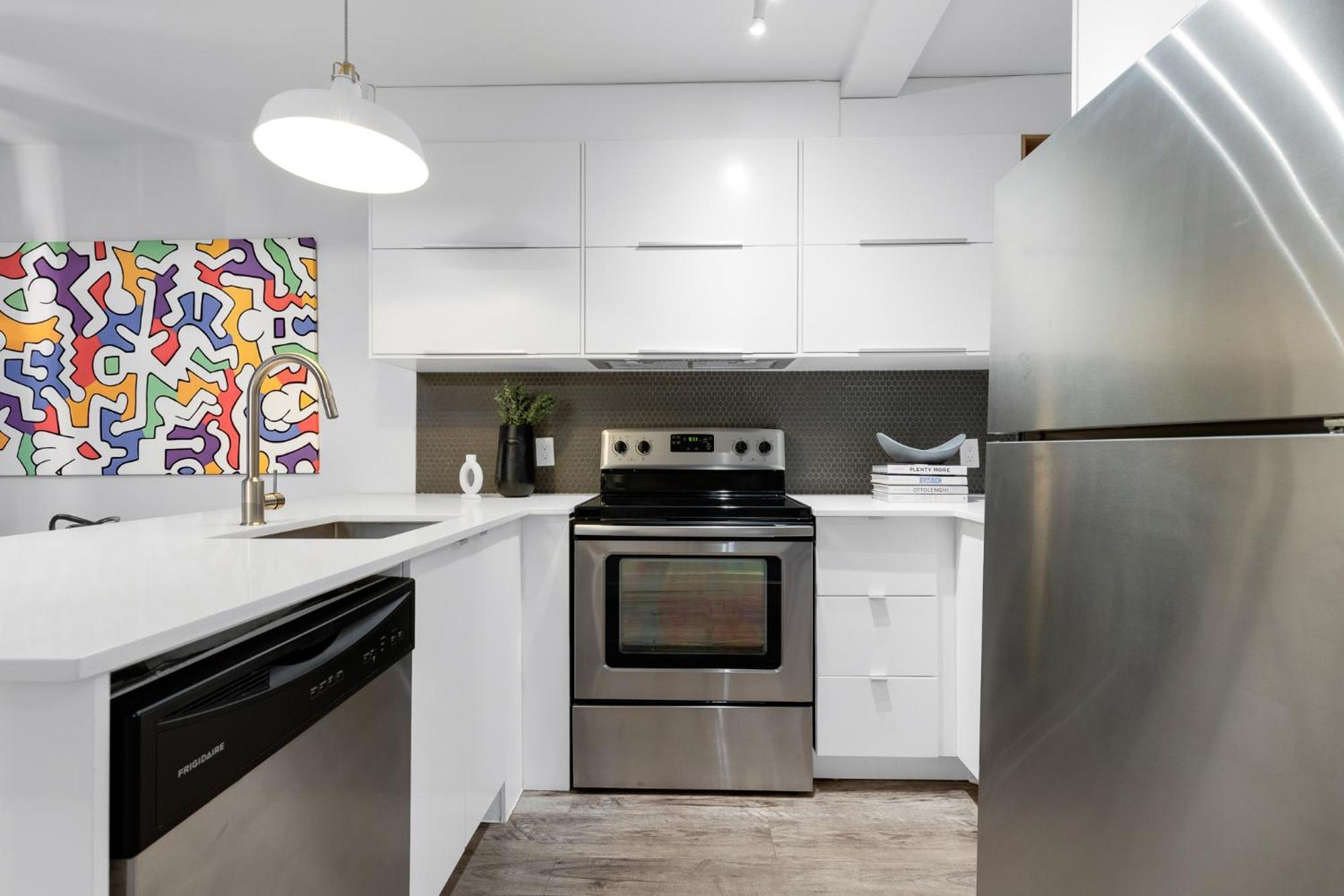 Liv Mtl Urban Aparthotel Монреал Екстериор снимка