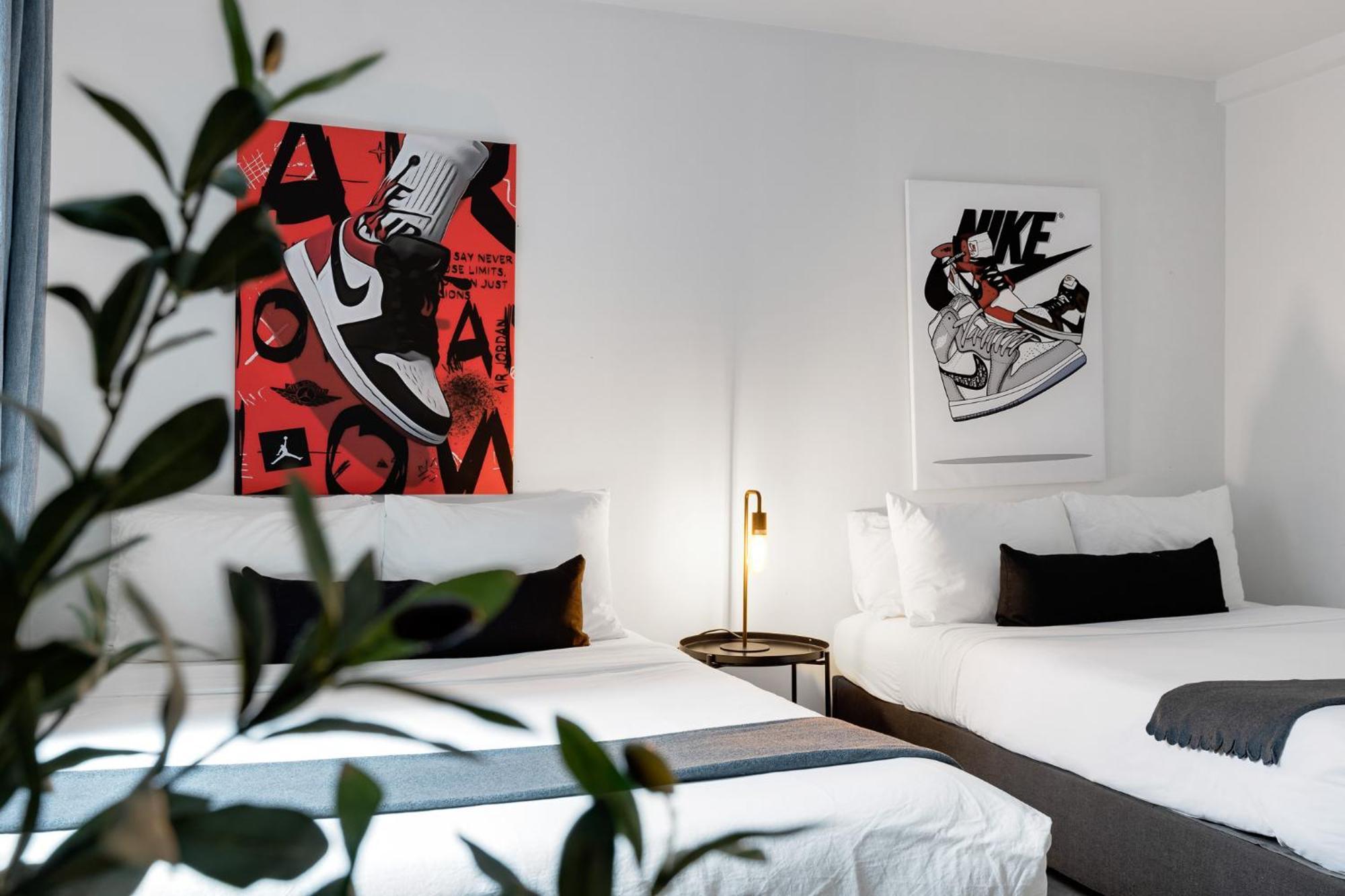 Liv Mtl Urban Aparthotel Монреал Екстериор снимка