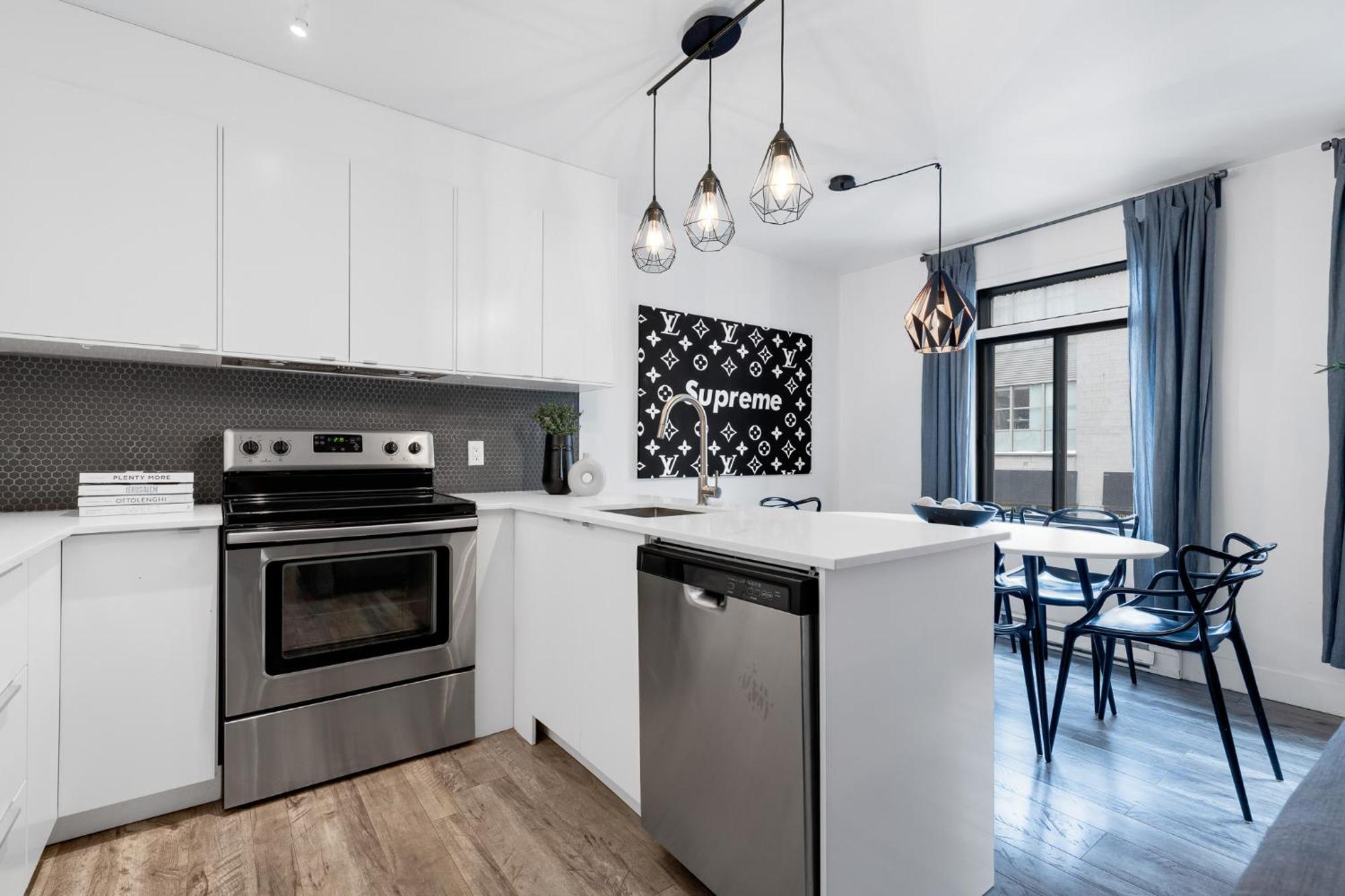Liv Mtl Urban Aparthotel Монреал Екстериор снимка