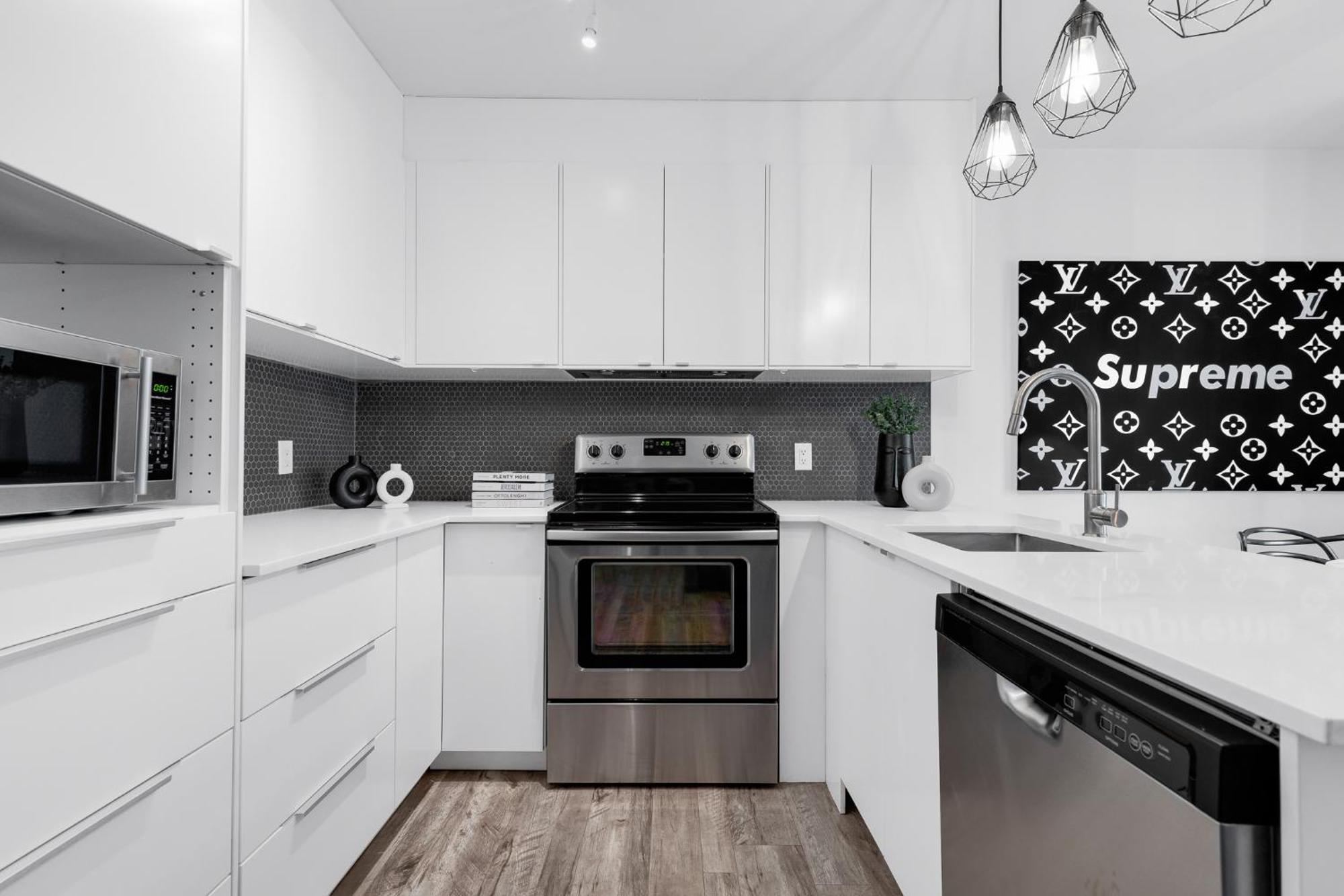 Liv Mtl Urban Aparthotel Монреал Екстериор снимка