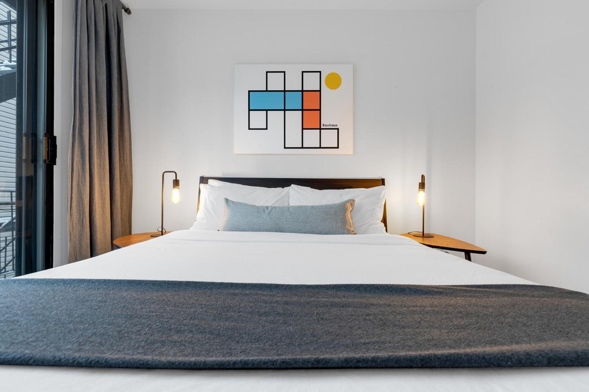 Liv Mtl Urban Aparthotel Монреал Екстериор снимка