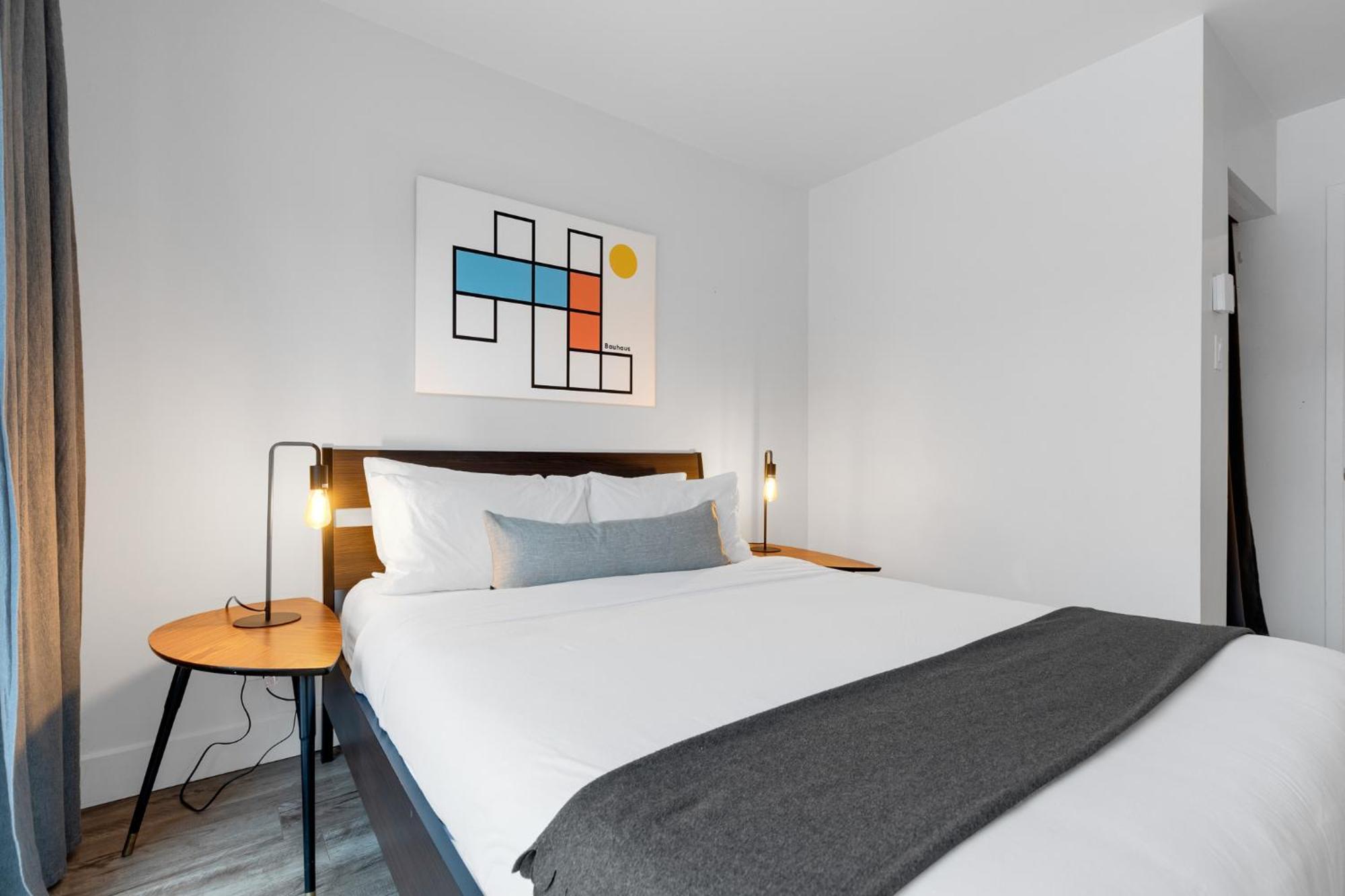 Liv Mtl Urban Aparthotel Монреал Екстериор снимка